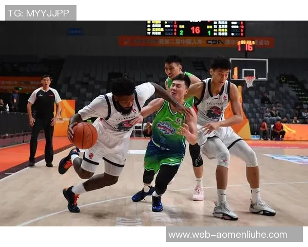 CBA山东与天津比赛中发生冲突引发球迷热议双方球员态度备受关注