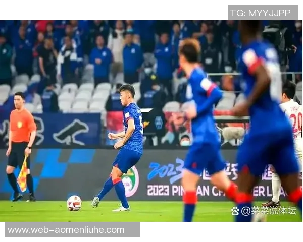 上港与申花激战正酣最终晋级之路谁能笑到最后